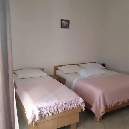 Martina & Stari Dom Apartment