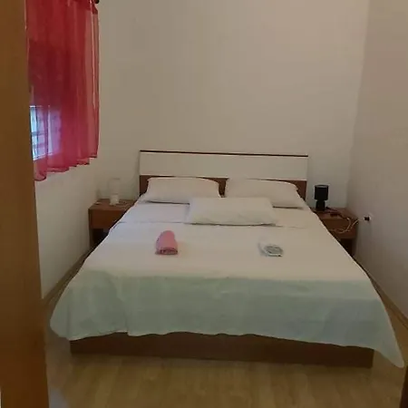 Martina & Stari Dom Apartment *
