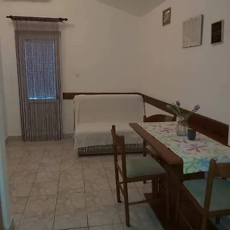 Martina & Stari Dom Apartment *