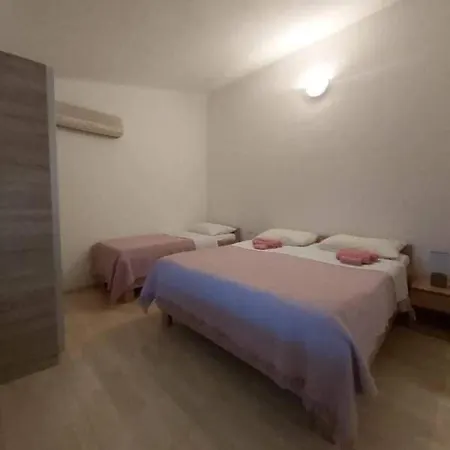 Martina & Stari Dom Apartment