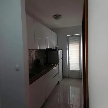 Martina & Stari Dom Apartment