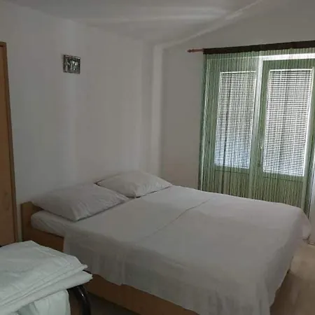 Martina & Stari Dom Apartment