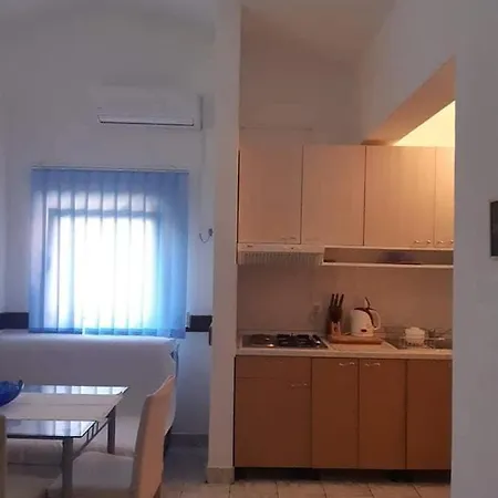 Martina & Stari Dom Apartment